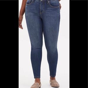 Torrid dark wash 12S skinny jean (C 0196) ECU